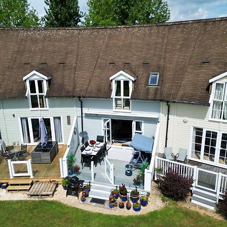 Luxury Kingfisher Lodge, Isis Lake, Within The Cotswold Waterpark Cirencester Exteriör bild