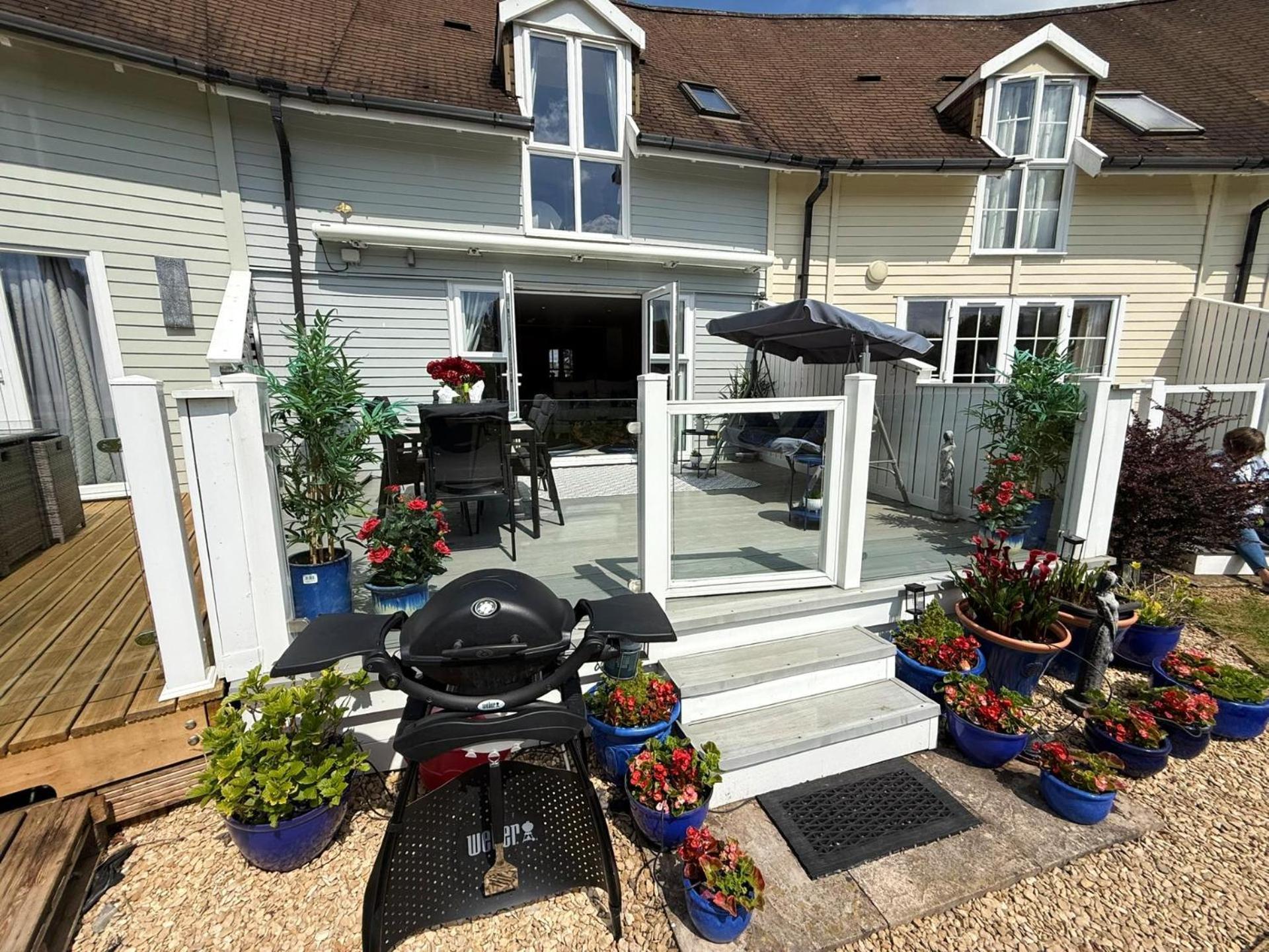 Luxury Kingfisher Lodge, Isis Lake, Within The Cotswold Waterpark Cirencester Exteriör bild